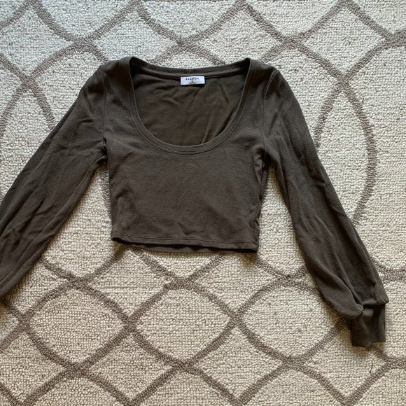 Puff sleeve long sleeve crop top (WILL STEAM BEFORE SENDING OUT) - Picture 2 of 2